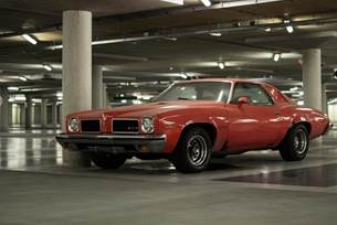 Muscle Car American Red Garage Automotive